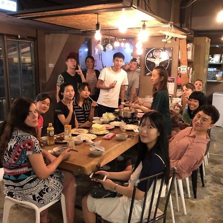 Ximen Wow Hostel Taipei Bagian luar foto