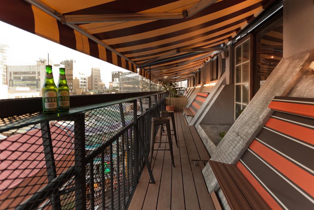 Ximen Wow Hostel Taipei Bagian luar foto