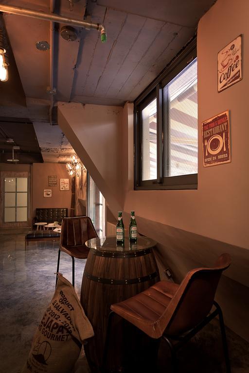 Ximen Wow Hostel Taipei Bagian luar foto